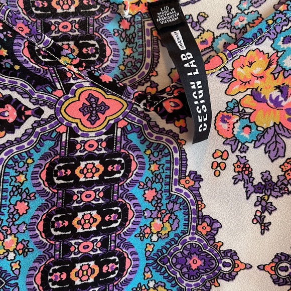 Designer lab cap sleeves beautiful print top. Perfect for summer. - Picture 2 of 8